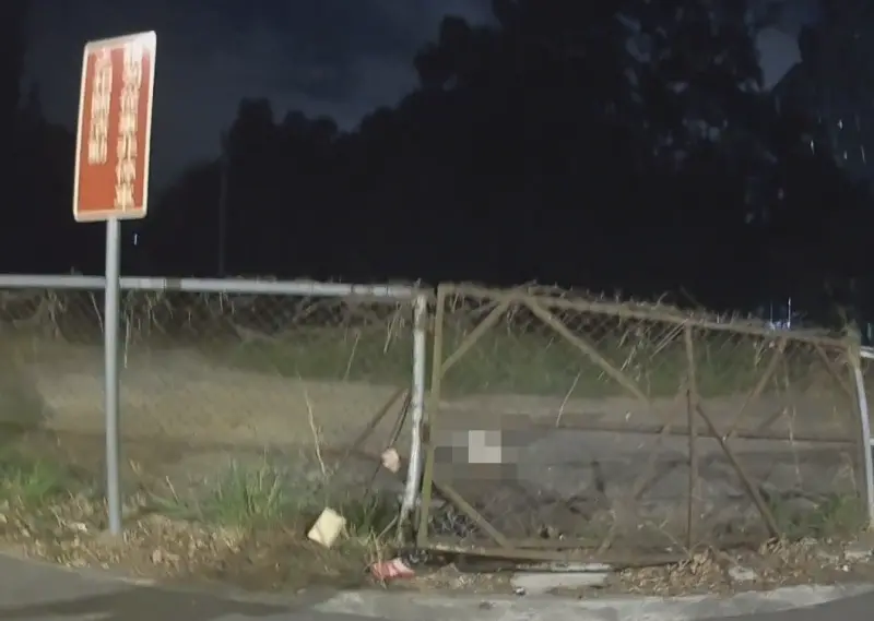 ▲台中大雅警分局頭家派出所獲報，78歲林姓失智阿嬤鑽鐵絲網受困立即趕往現場救援。（圖／警方提供）