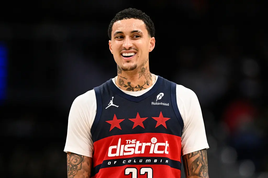 ▲根據ESPN記者Shams Charania爆料，密爾瓦基公鹿隊與華盛頓巫師隊達成交易協議，公鹿將Khris Middleton、AJ Johnson 以及選秀權互換送往巫師，換來Kyle Kuzma、Patrick Baldwin Jr. 以及次輪選秀權。（圖／美聯社／達志影像）