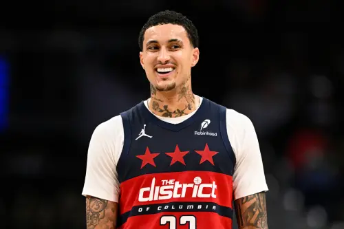 ▲根據ESPN記者Shams Charania爆料，密爾瓦基公鹿隊與華盛頓巫師隊達成交易協議，公鹿將Khris Middleton、AJ Johnson 以及選秀權互換送往巫師，換來Kyle Kuzma、Patrick Baldwin Jr. 以及次輪選秀權。（圖／美聯社／達志影像）