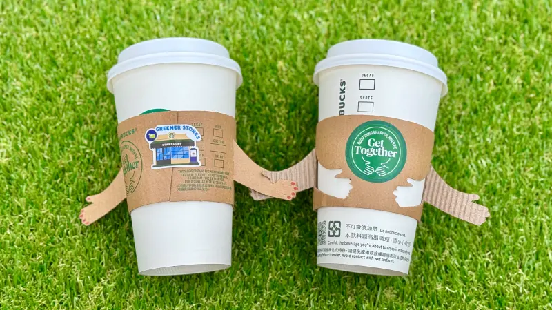 ▲本週連上6天班好厭世，快掌握「補班咖啡優惠」幫打氣，「星巴克買一送一」爽喝特大杯美式67.5元、那堤75元；2月8日補班日星冰樂第二杯半價。路易莎咖啡開工慶買滿5杯「寄杯85折」一覽。（圖／記者蕭涵云攝）