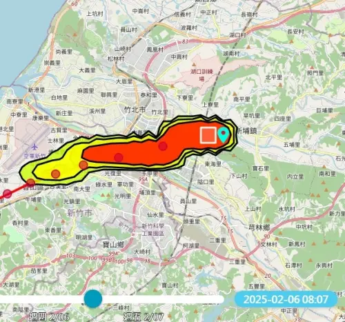 ▲新竹縣新埔鎮遠東新世紀紡織廠棉六場北廠發生火警，火災發生處的下風處區域可能產生異味。（圖／新竹縣政府提供）
