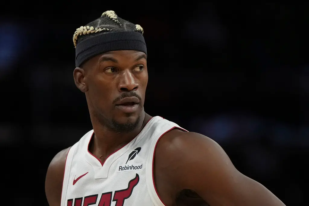 ▲金州勇士如願以償，在2024-25賽季的交易截止日前換來Jimmy Butler與Stephen Curry搭檔，這一筆交易可能將讓勇士在未來遇到嚴重的薪資問題，也將讓Jonathan Kuminga的續約變得有更多事情必須要去考慮。（圖／美聯社／達志影像）