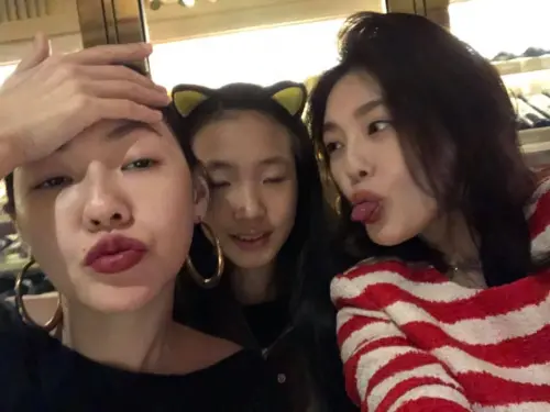 大S和小S感情深厚,曾約定在生命的最後前幾分鐘也要在一起。(圖/大S 徐熙媛臉書) ▲大S和小S感情深厚,曾約定在生命的最後前幾分鐘也要在一起。(圖/大S 徐熙媛臉書)