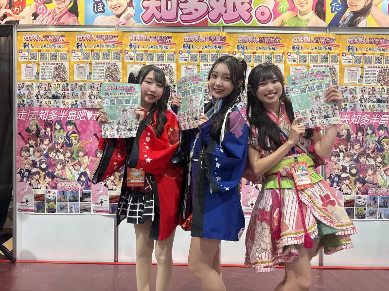 ▲日本偶像聲優團體「知多娘」，將在10點30分進行開幕典禮演出，與大會吉祥物漫寶一起登台。（圖／記者鍾怡婷攝）