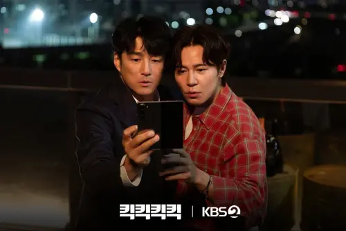 ▲《喀喀喀喀》中，池珍熙、李奎炯（右）為了達成300萬目標，攜手合作。（圖／翻攝KBS）