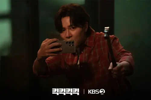 ▲被池珍熙強吻，李奎炯笑說「好不自在」。（圖／翻攝KBS）