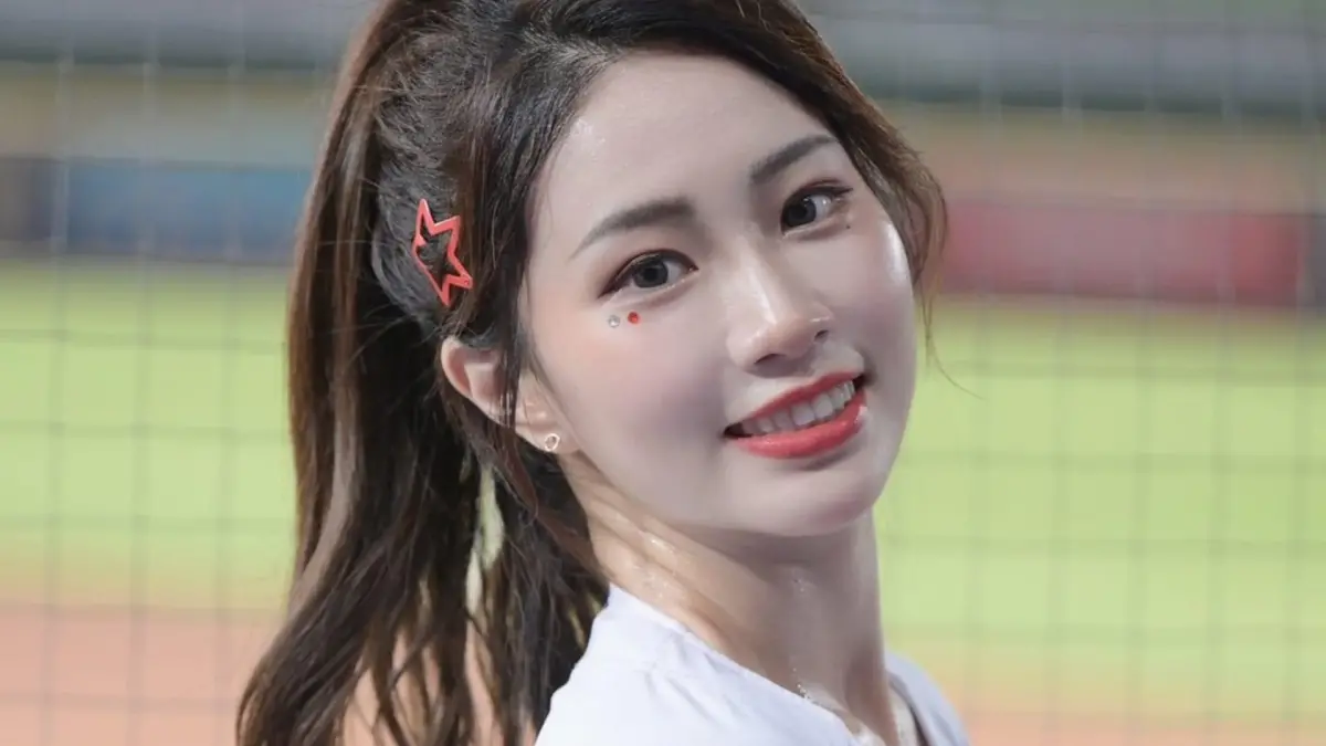 ▲樂天女孩新星溫妮在舞台上以甜美笑容與熱情應援圈粉無數，她的私下嗜好是高爾夫球，十分反差。（圖／樂天桃猿提供）