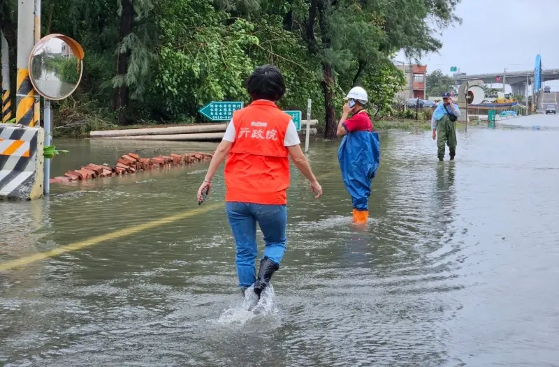 ▲吳音寧在臉書秀出去年凱米颱風後的勘災照（圖／翻攝吳音寧臉書，2025.02.06）