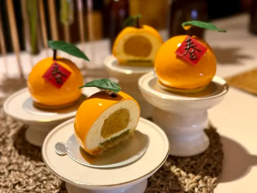 ▲「金柑寶貝」外表是擬真吸睛柑橘外型，內餡則融合完熟金柑等果泥。（圖／記者葉盛耀攝）