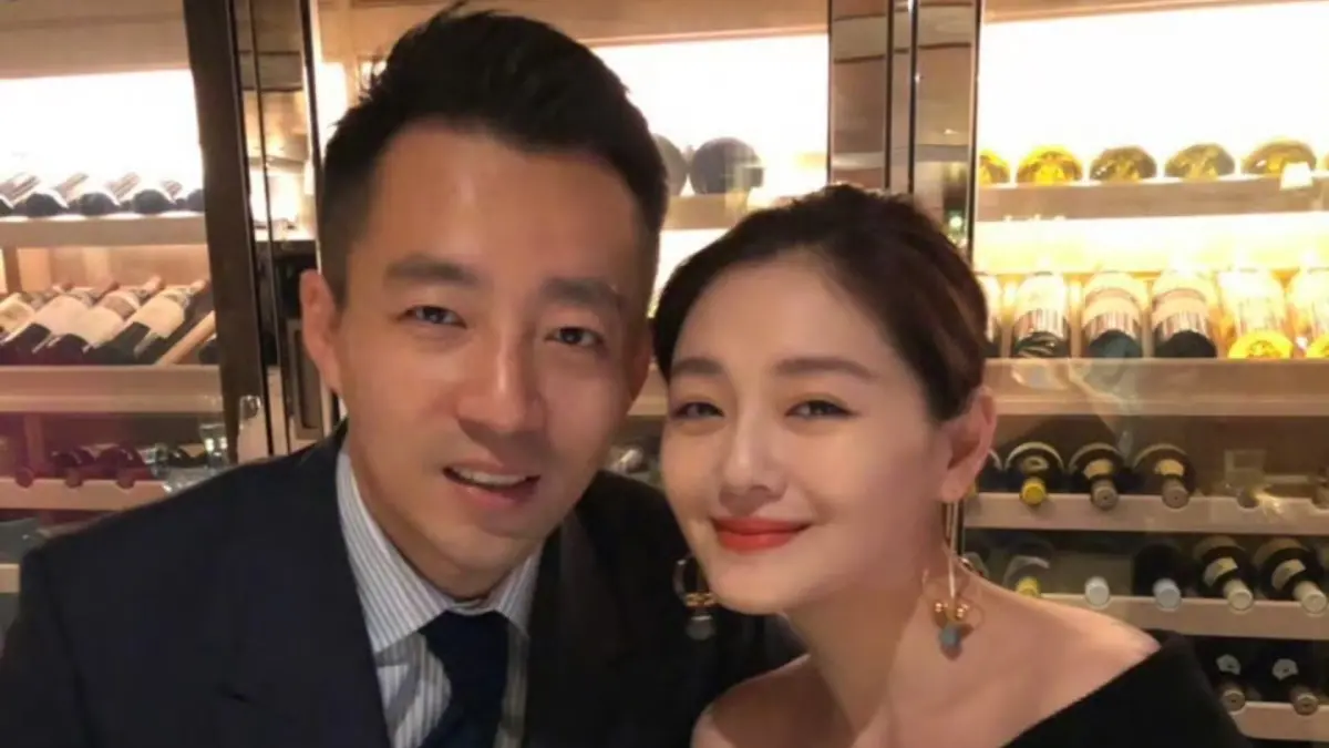 ▲大S（右）現任老公具俊曄開戰其前夫汪小菲（左），惹來他透過友人反擊，「我們會準備好開戰，是誰沒有把大S照顧好？」（圖／大S微博）