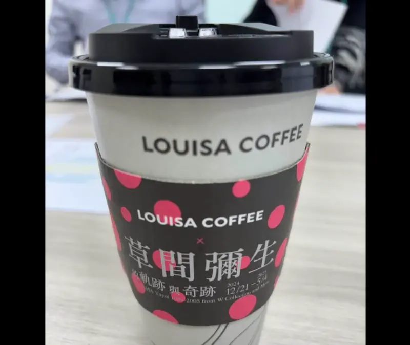 ▲劉靜怡曬數發部招待的路易莎咖啡照片。（圖／翻攝劉靜怡臉書）