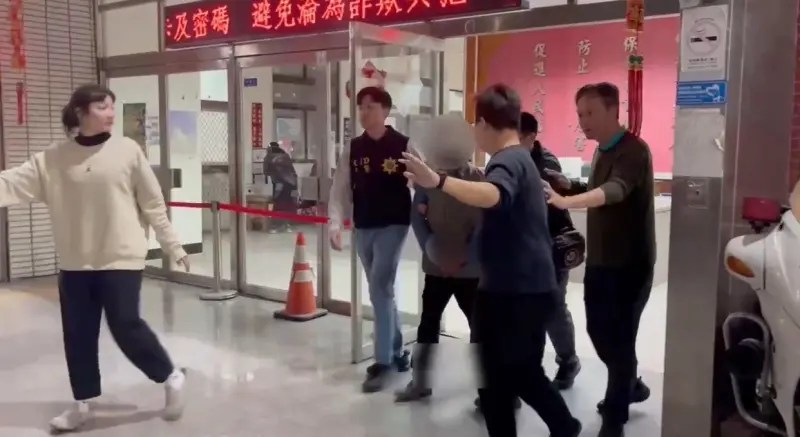 ▲高雄一名71歲婦人失蹤一夜未歸，尋獲時已被分屍，警方循線逮捕一名73歲張姓嫌犯，張男移送至雄檢複訊後，閉口不談案情，檢方認為張男涉嫌重大，依殺人罪嫌向法院聲押。（圖／高雄市刑大提供）