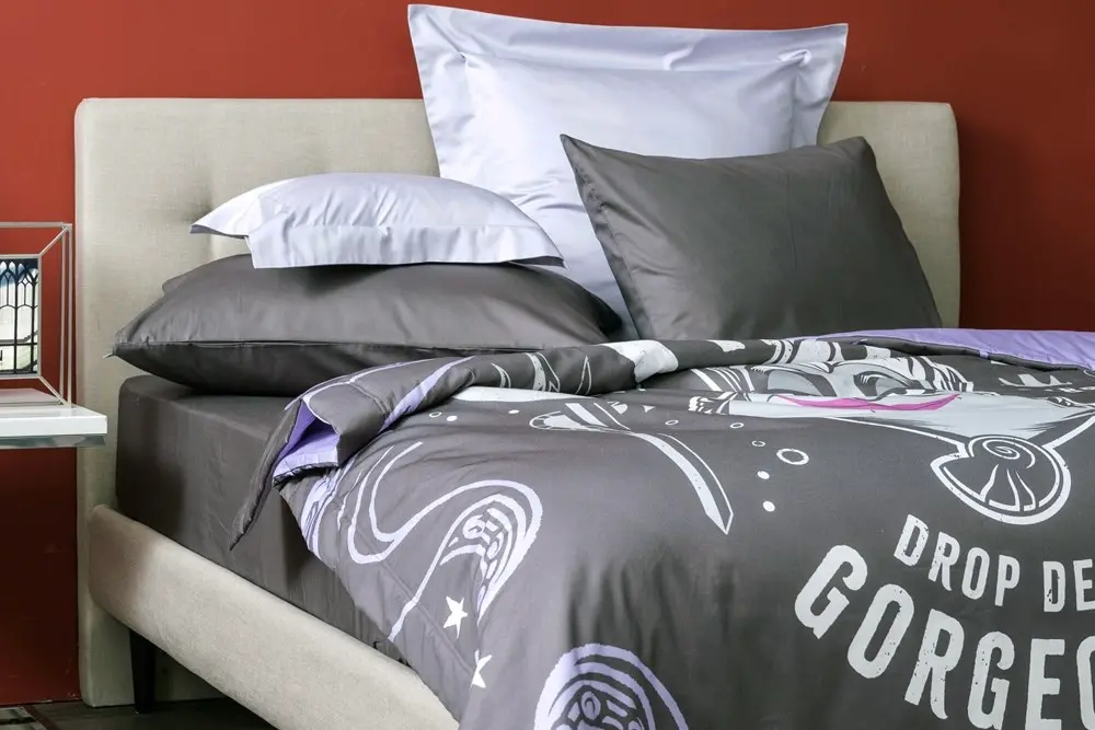 ▲HOLA年後大出清，最低下殺1折起，包括迪士尼聯名涼被只要168元。（圖／取自官網）