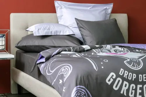 HOLA年後大出清,最低下殺1折起,包括迪士尼聯名涼被只要168元。(圖/取自官網) ▲HOLA年後大出清,最低下殺1折起,包括迪士尼聯名涼被只要168元。(圖/取自官網)