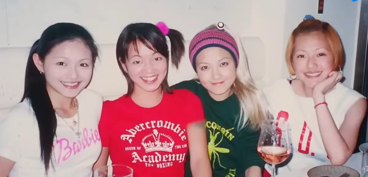 ▲女星大S徐熙媛（左）近日驟逝消息震驚演藝圈，昔日同學「華岡七仙女」皆發文緬懷，僅范曉萱（右二）至今未發聲悼念，讓外界擔憂她是否仍沉浸在悲痛之中。（圖／翻攝自We TV）