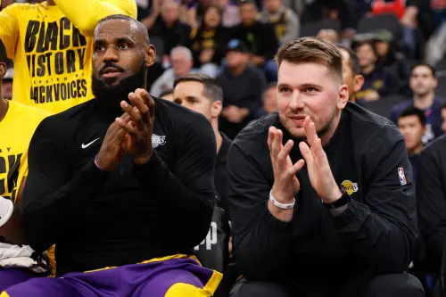 ▲Doncic轉隊湖人聯手LeBron James，2世代最強持球者同隊，宛如夢幻情節真實上演，外媒也稱這筆交易為史上最大交易案。（圖／美聯社／達志影像）