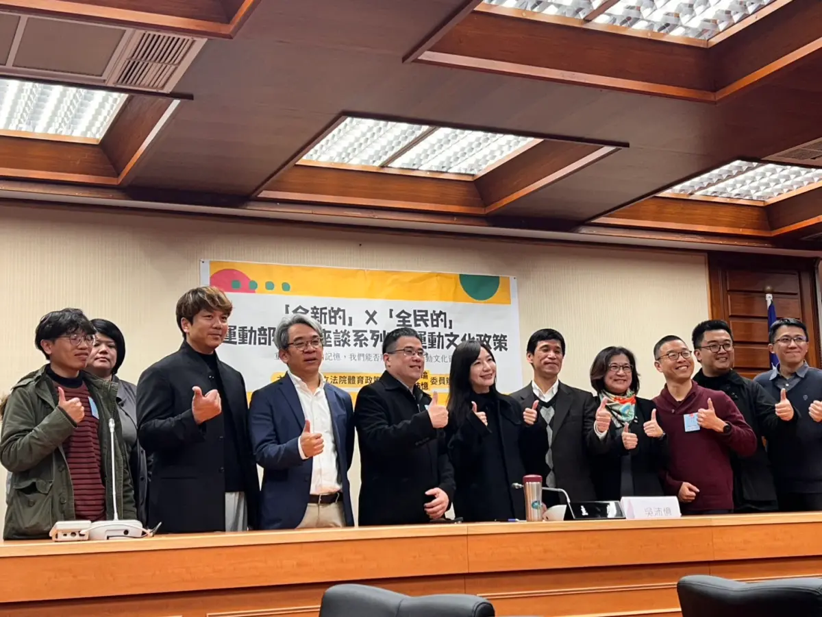 ▲周思齊（左3）今出席民進黨立委陳培瑜舉行的公聽會。（圖／讀者提供）