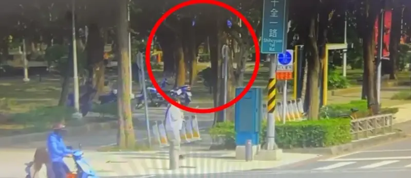 ▲住在左營的75歲張姓婦人，平時女兒都會載他去公園。1月14日張婦女兒陪同其返回左營區富民路住處後，未再看到老婦的蹤影，也聯繫不上。（圖／高雄市刑大提供）