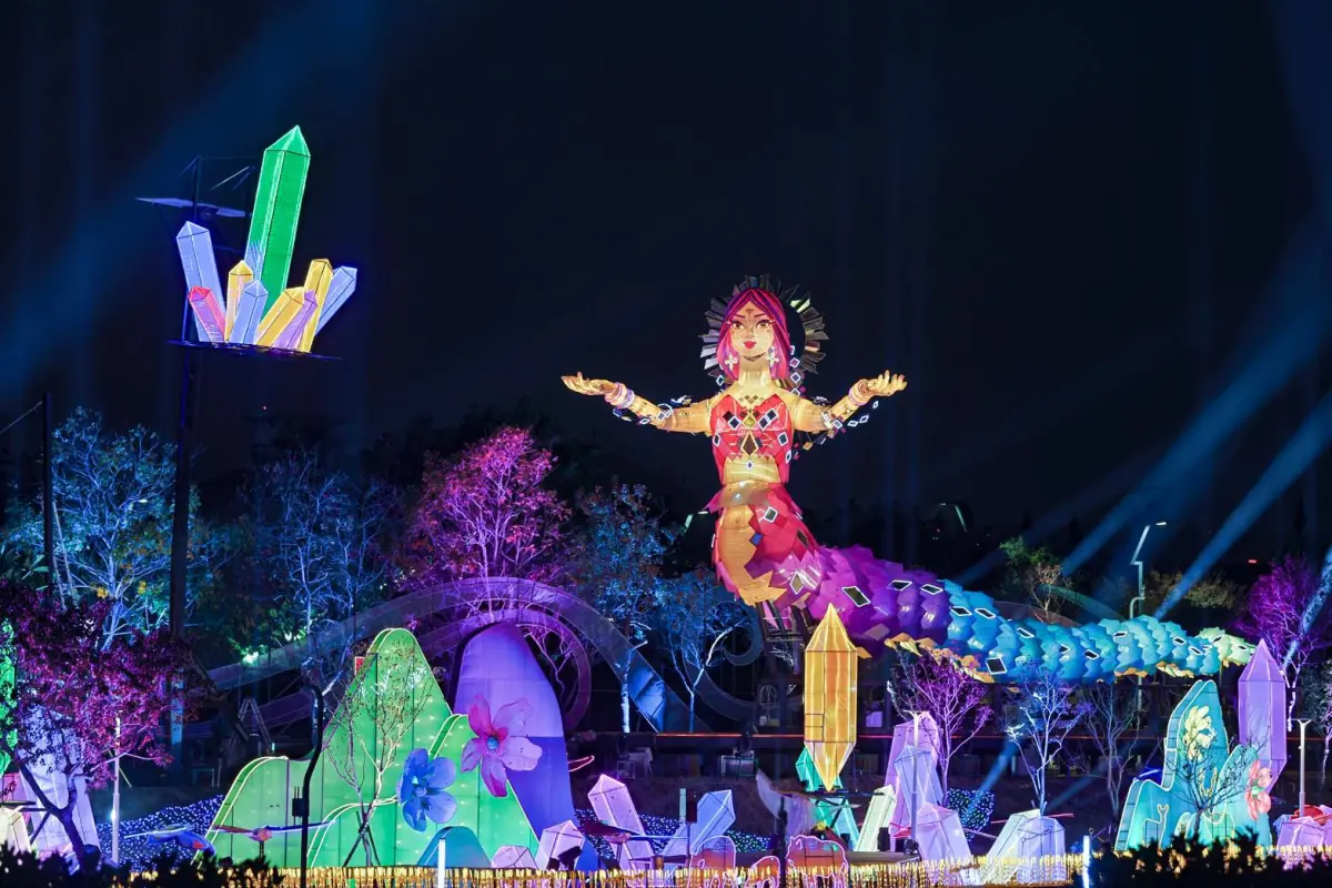 ▲2025中台灣元宵燈會「蛇現幸福」2/8-23日一連16天將於中央公園登場。(圖/台中市政府)