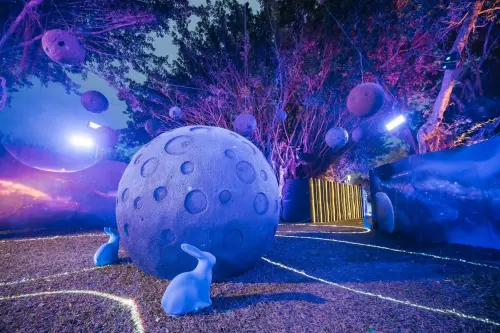 ▲中台灣元宵燈會「時空狂想曲」設計五大奇幻主題燈區，搭配時空旅人互動角色，帶領民眾踏入平行宇宙(圖／台中市政府提供)