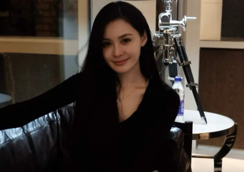 ▲曾是大S與汪小菲婚姻第3者的張穎穎，連日來頻頻砲轟汪小菲，最新發文稱誰跟他在一起就要學會當媽，隨時幫他擦屁股，暗諷他沒有擔當。（圖／摘自微博）