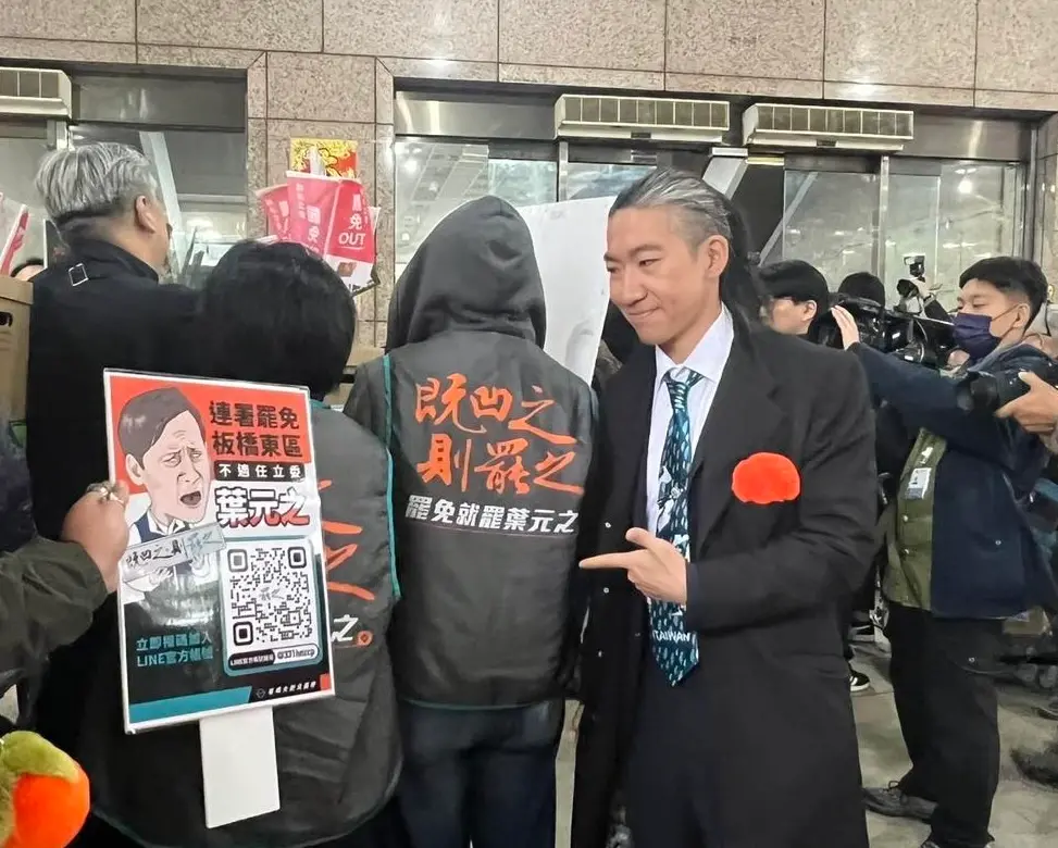 ▲網紅牙醫師史書華今（7）日被爆不倫，媒體人曝他就算和前妻簽了保密協定也沒用。（圖／取自盾牌牙醫史書華粉絲專頁）