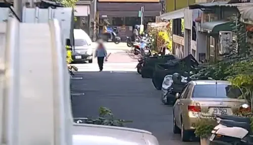 去年11月29日12時許,黃姓大嫂進入張嫌住家後,便再也沒有出現;隔天11月30日,監視器僅拍到張姓嫌犯多次進出住處,卻都沒有看到黃姓大嫂身影,警方研判黃姓大嫂已經遭遇不測。(圖/高雄市刑大提供) ▲去年11月29日12時許,黃姓大嫂進入張嫌住家後,便再也沒有出現;隔天11月30日,監視器僅拍到張姓嫌犯多次進出住處,卻都沒有看到黃姓大嫂身影,警方研判黃姓大嫂已經遭遇不測。(圖/高雄市刑大提供)