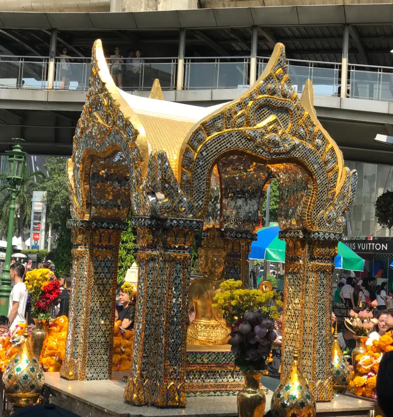 ▲泰國四面佛擁有廣大信徒，其中包括港台知名藝人。（圖／讀者提供）