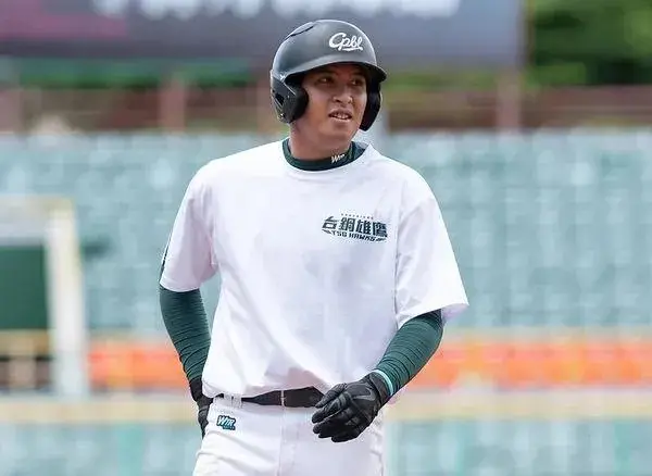 ▲味全龍球星陳子豪表弟、目前為台東大學棒球隊打球的棒球好手賴丁誌，傳出因車禍過世的消息，他今年才21歲。（圖／台鋼雄鷹提供）