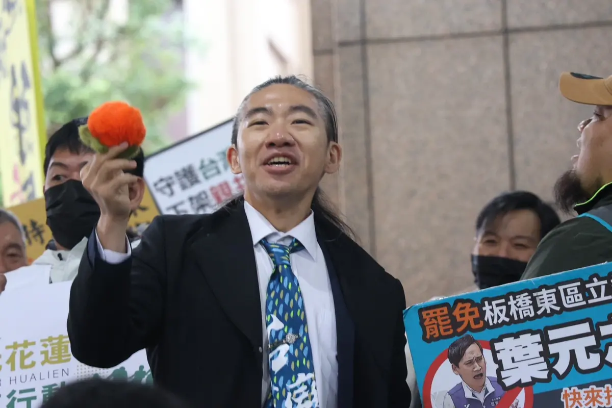 ▲網紅牙醫史書華2度在臉書粉專爆料昔日醫勞盟同事劉立仁醫師曾於時代力量黨員大會上，發表歧視原住民及女性言論，一審遭判拘役60日、得易科罰金。（圖／記者李政龍攝）