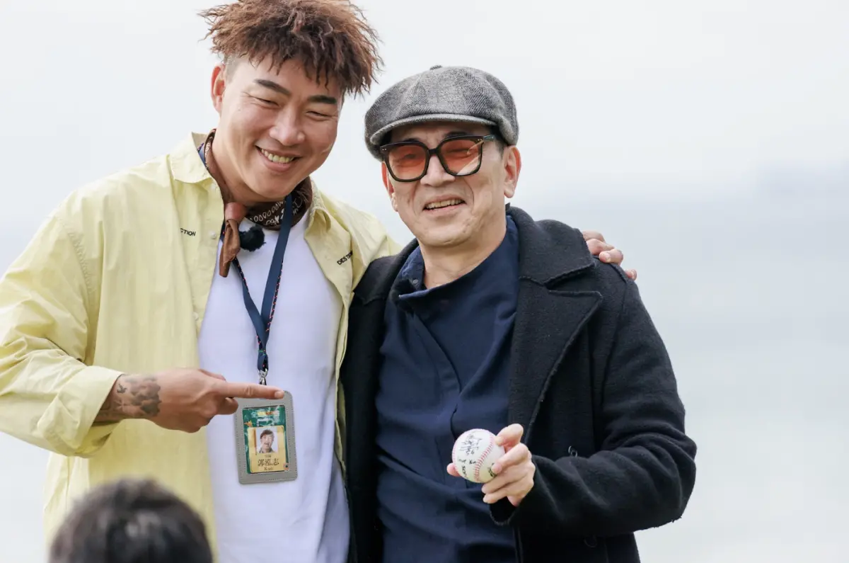 ▲郭泓志（左）在節目《全明星出發吧！》最新一集中，叫高捷（右）一聲「爸」，頻頻被誇獎是最讚女婿，一旁姚元浩姚元浩秒被無視。（圖／好看娛樂提供）