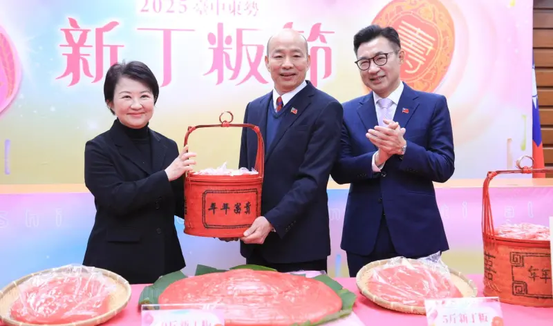 ▲盧秀燕前天到立院宣傳新丁粄節,親自邀請韓國瑜參訪中台灣燈會。(圖/台中市政府提供,2025.02.08)