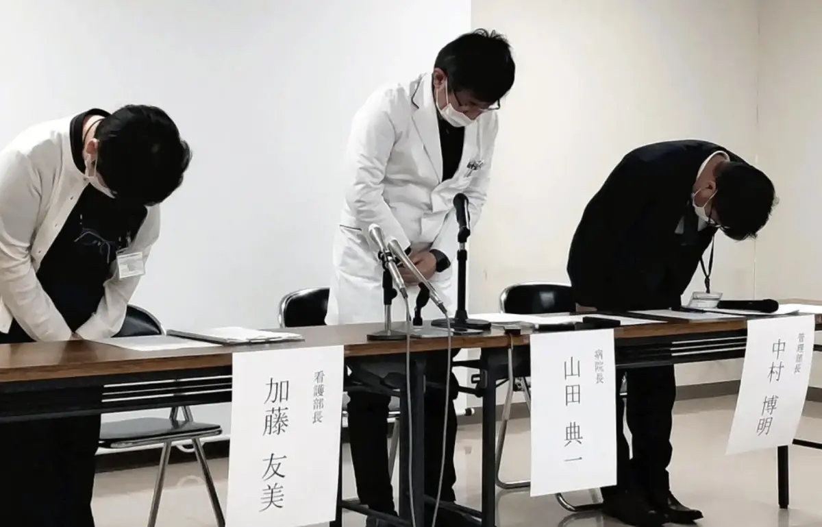 ▲日本發生一起離譜醫療疏失，三重縣桑名市綜合醫療中心一位男護理師，在2023年10月至2025年1月期間，共有51次未將應給患者的藥物給予患者，還把這些未發出的藥物偷偷藏進自己的置物櫃。（圖／翻攝自讀賣新聞）