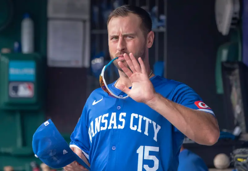 ▲美國職業棒球大聯盟（Major League Baseball）華盛頓國民隊今（16）日交手匹茲堡海盜。明星內野手Paul DeJong打擊時遭海盜先發投手Mitch Keller一顆149km的頭部觸身球直擊臉部。（圖／美聯社／達志影像）