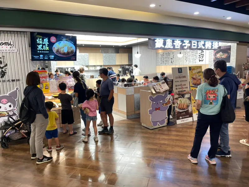 ▲王座１月主要成長動能為，「銀座杏子日式豬排」於農曆春節推出龍蝦鮑魚海味雙響及多樣組合套餐，推升客單價表現所致。（圖／王座提供）