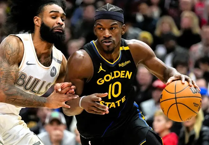 ▲加入金州勇士隊的超級球星Jimmy Butler（圖右），12投7中，罰球13投11中，25分4助攻。（圖／美聯社／達志影像）