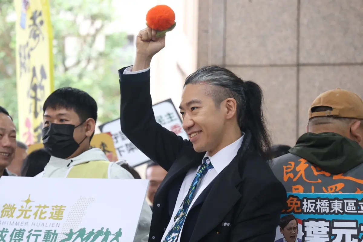 ▲全台罷免藍委行動遍地開花，而罷免立委葉元之領銜人、網紅牙醫史書華卻遭前妻爆料外遇，人設全毀。（圖／記者李政龍攝）