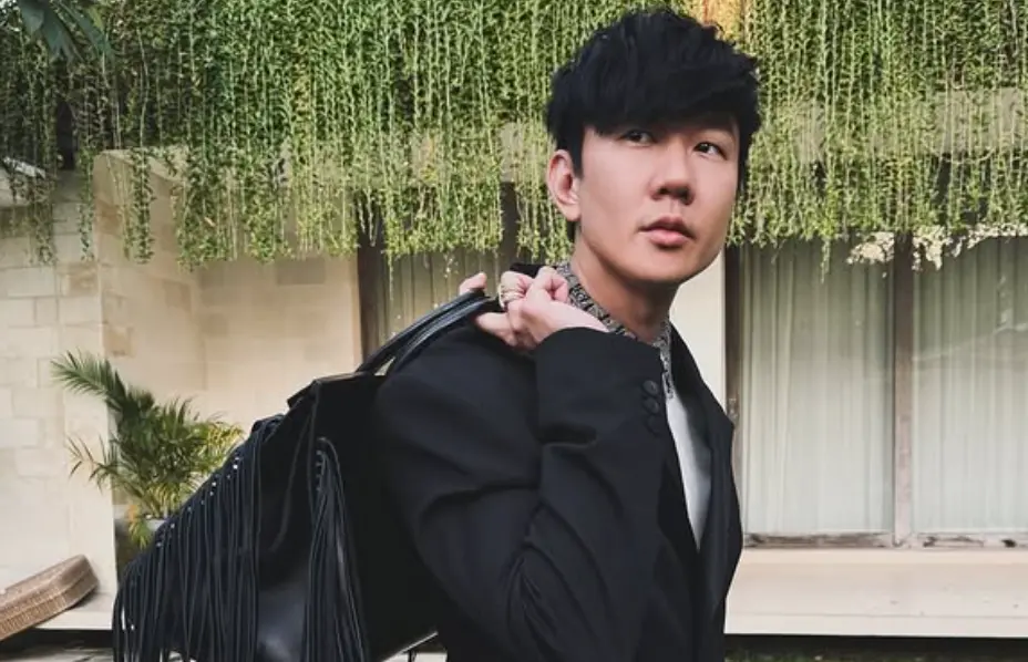 ▲林俊傑（如圖）昨日被指控介入他人感情，隨即遭到林俊傑經紀公司否認。面對網路上的惡意造謠，林俊傑曾在節目上坦言，過去曾想退出歌壇，懷疑自己是否還要繼續唱歌。（圖／林俊傑IG）