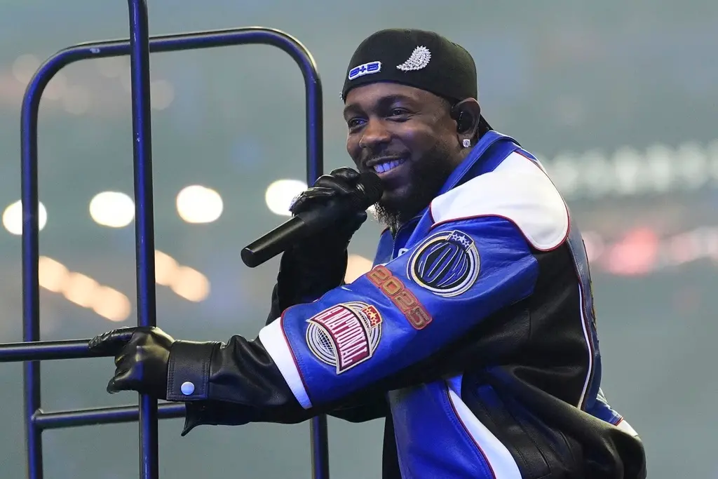 ▲今年度美式足球超級盃收視創佳績，由肯卓克拉瑪領銜的中場秀，收視人數也創下史上最高新紀錄，打敗32年前的麥可傑克森。（圖／美聯社／達志影像）