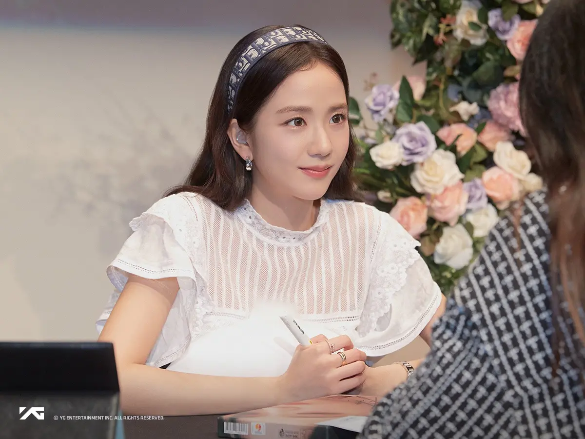 ▲韓國女團BLACKPINK成員Jisoo近日參與了張度練的YouTube節目《Salon Drip 2》，節目錄製時她自曝和aespa的Karina私底下關係非常好，讓許多粉絲敲碗求2位女神快點合體。（圖／Jisoo IG）