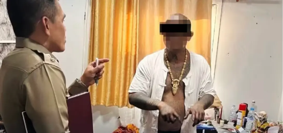 ▲泰國警方查獲裝有2個嬰兒乾屍的包裹，一名泰國靈媒被警方調查。（圖／翻攝自X）