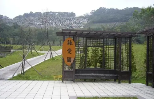 ▲2007年啟用的詠愛園樹葬區，早期乏人問津，近年環保意識抬頭，樹葬也開始被大眾給接受。（圖／翻攝詠愛園）