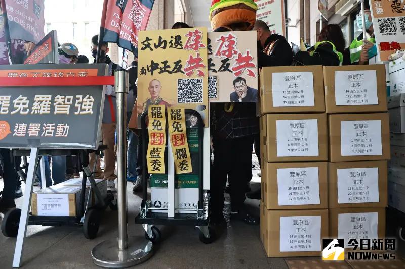 ▲大罷免延燒，中選會今（17）日公佈，迄今下午17時為止，罷免案送件數已達55案。（圖／記者葉政勳攝）