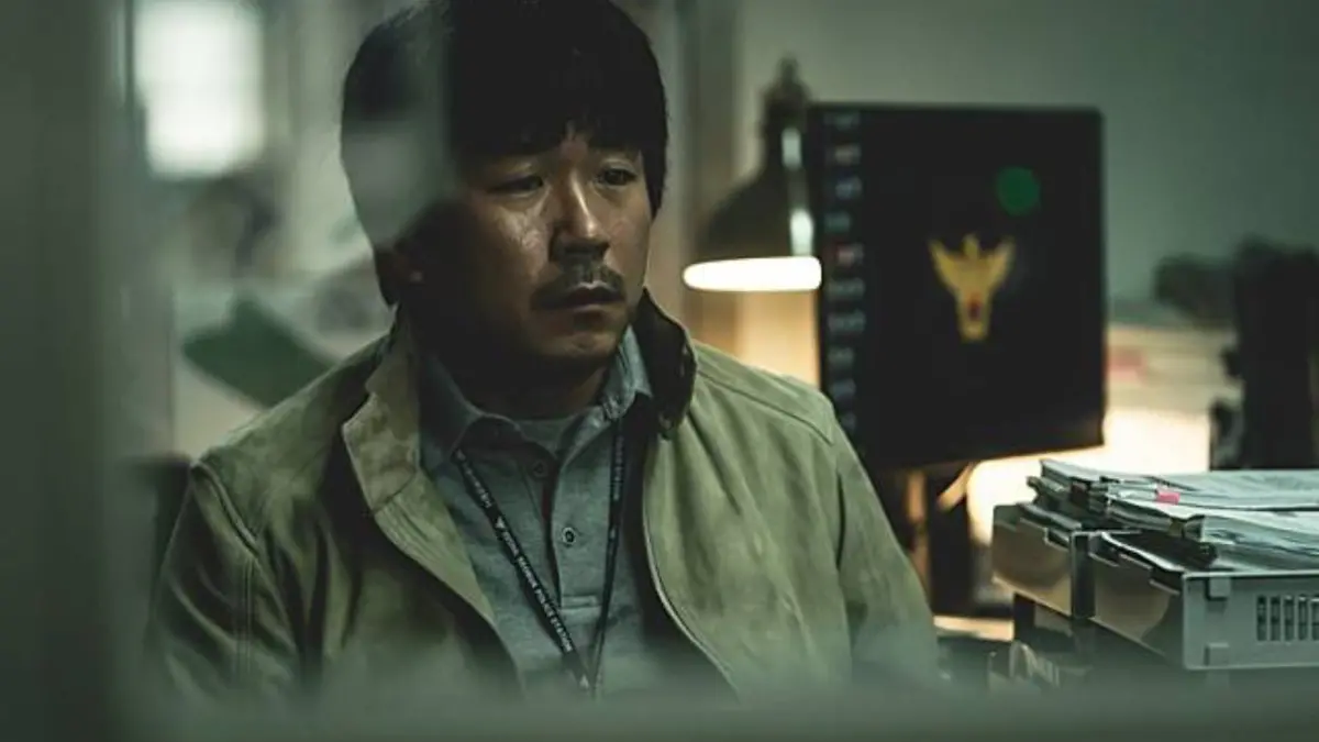 ▲在《地獄公使》中飾演著慈愛父親「陳京勳」的梁益準，劇中慈愛的他在戲外竟對人重拳出擊，今（10）日傳出他對後輩施暴而遭到首爾地方警察廳立案調查。（圖／netflix《地獄公使》劇照）