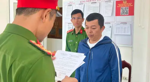 ▲越南調酒師在雞尾酒裡加醫用酒精，導致外國遊客斃命。（圖／翻攝自越南快訊）