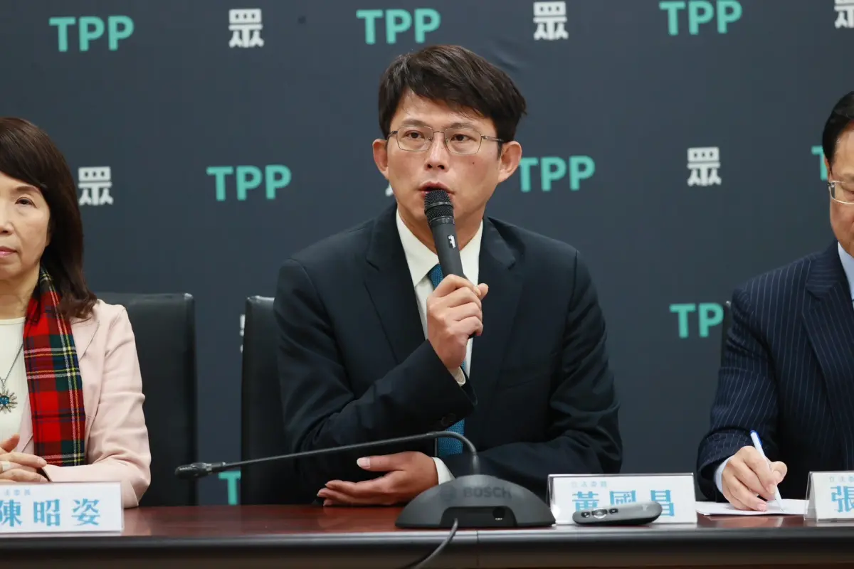 ▲民眾黨立院黨團總召黃國昌發動「掃除綠衛兵」反制大罷免，並點名一人是他心目中一定要罷免的對象。（圖／民眾黨提供）