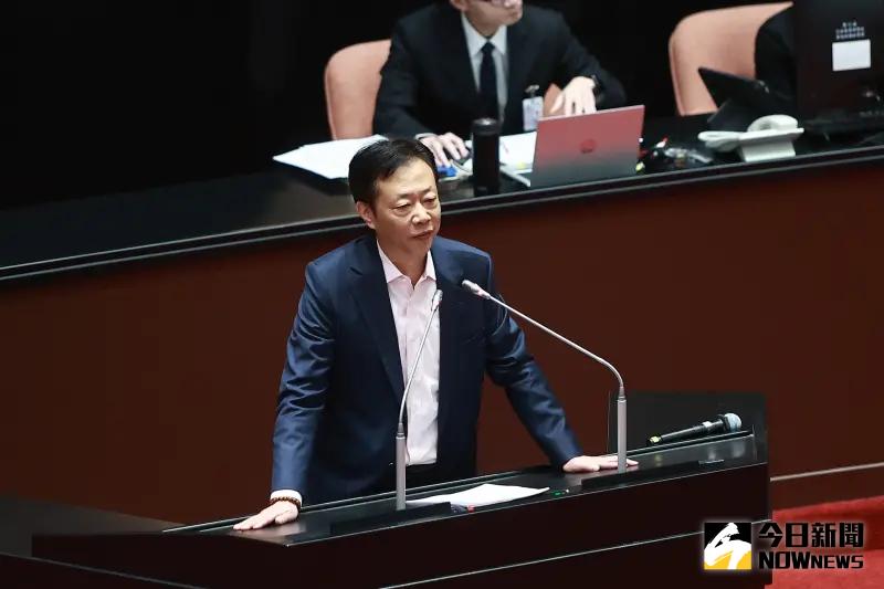 ▲民進黨立委張宏陸今（4）日指出不能有雙國籍是基本常識。（圖／記者葉政勳攝，2025.02.11）