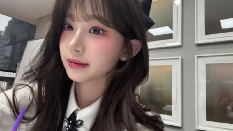 ▲李珠珢曬出的自拍照身後有「加油」，行李標籤上還有「TPE」，上萬名粉絲看到她抵達台灣都相當興奮，還有人說：「這是桃園機場！」（圖／李珠珢IG）