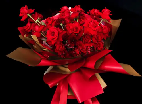 ▲六福旅遊集團旗下精品花藝品牌 Elite Concept 一禮莊園即日起推出情人節限定花束，有重量達5公斤的高檔進口玫瑰花束。（圖／六福旅遊集團提供）