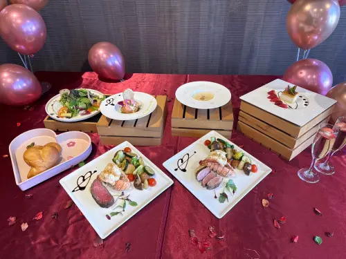 星享道集團浪漫「情人月」 美食饗宴+住房好禮陪伴甜蜜時光 ▲沐青餐廳推出的晚餐限定「初見心動雙人套餐」,是主廚黃加河以愛為名精心設計,主菜二選一,每套再加贈大龍蝦。(圖/業者提供)